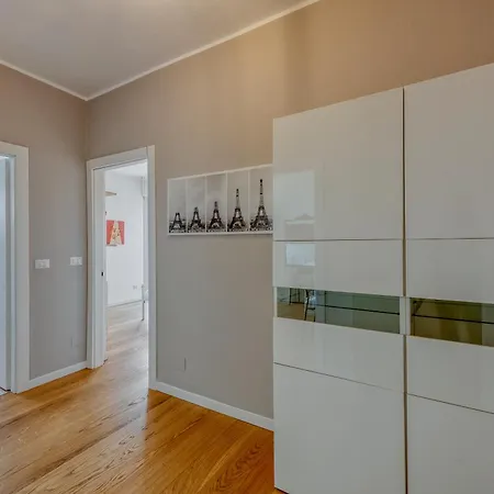 Omodeo, 19 - Ampio E Panoramico Appartement *